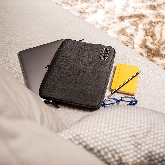 Custodia Stark Sleeve per MacBook 15" e 16" - Nero Fumo