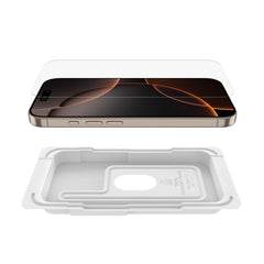 Proteggi schermo UltraGlass 2 antimicrobico per iPhone 16 Pro con supporto per l’installazione incluso