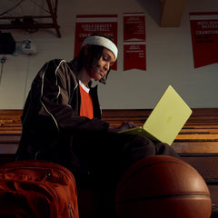 MacBook_13-in_A18_Pro_Citrus_PDP_Image_Position_8__it-IT